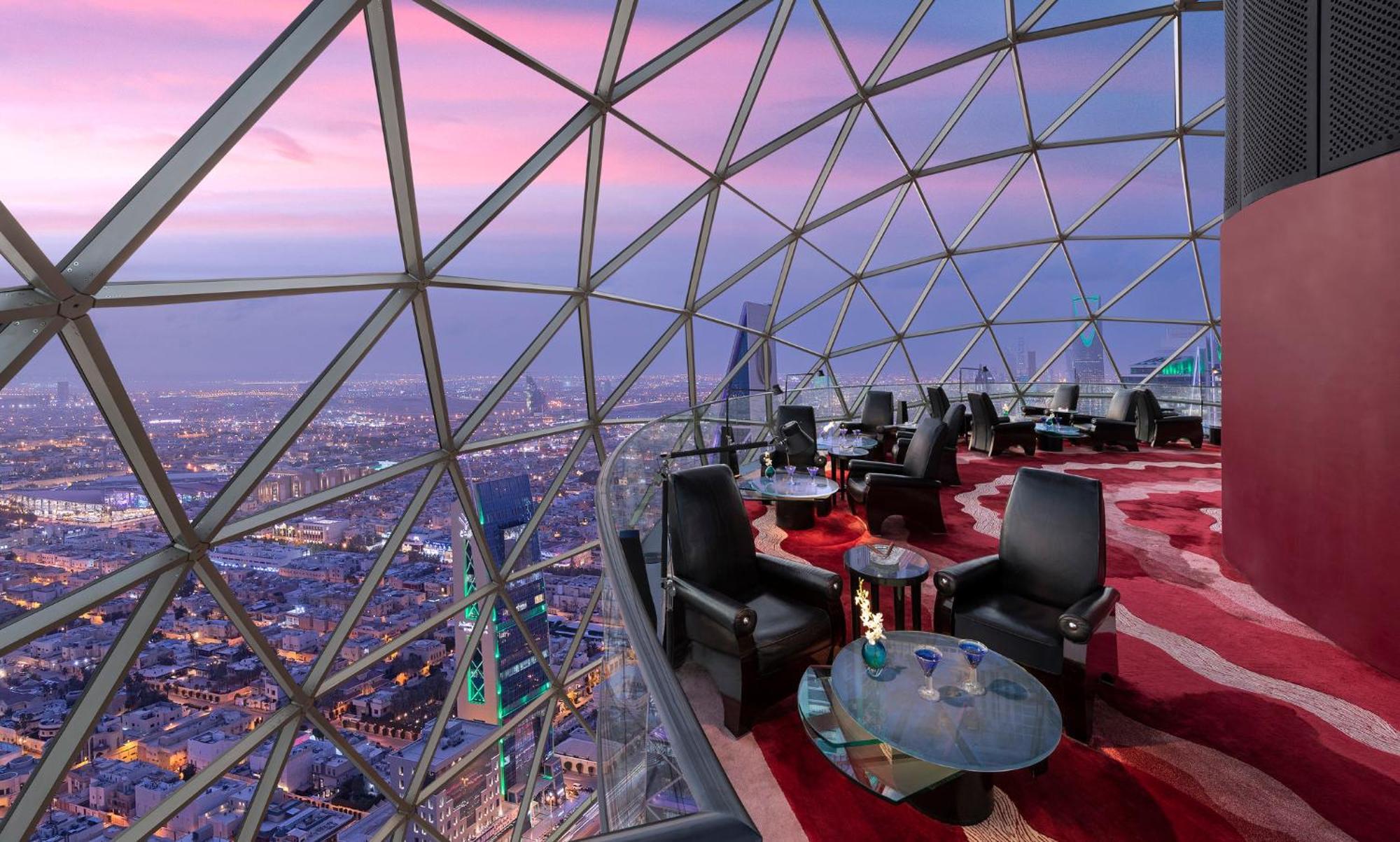 Mandarin Oriental Al Faisaliah, Ер-Ріяд Екстер'єр фото The 360° view from the lounge