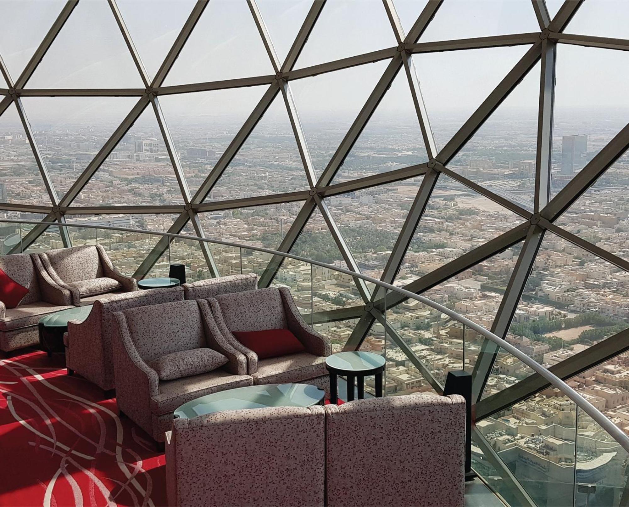Mandarin Oriental Al Faisaliah, Ер-Ріяд Екстер'єр фото The 360° view from the lounge
