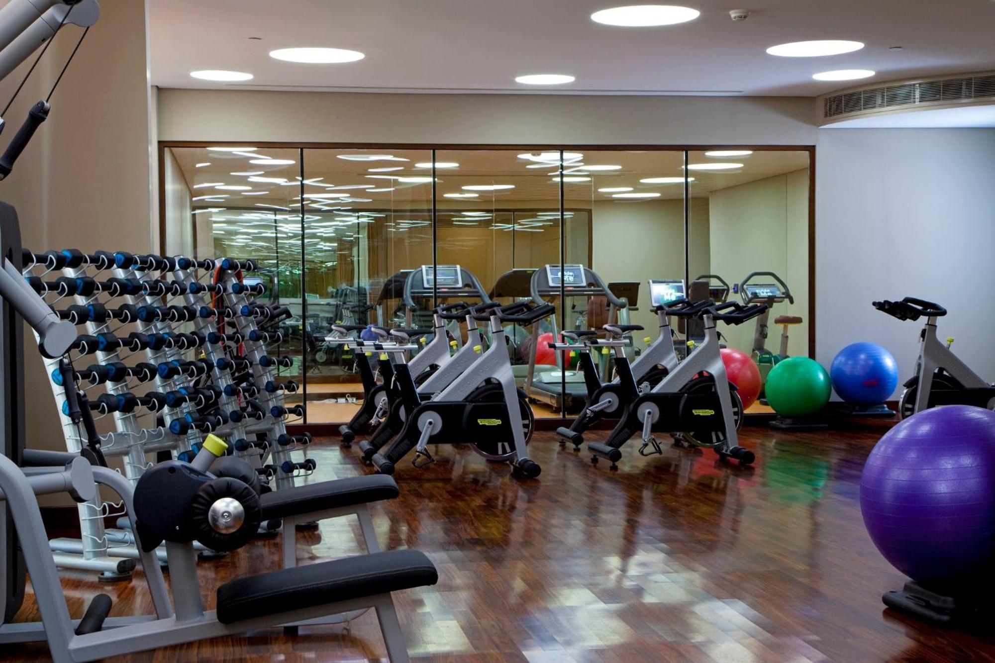 Mandarin Oriental Al Faisaliah, Ер-Ріяд Екстер'єр фото The gym at the Four Seasons Hotel, London